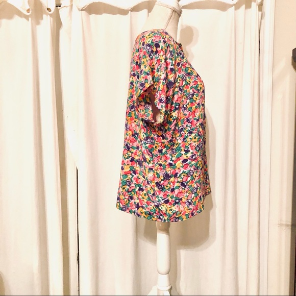 Diversity Multi-Colored Flower Blouse in Large - Picture 4 of 7